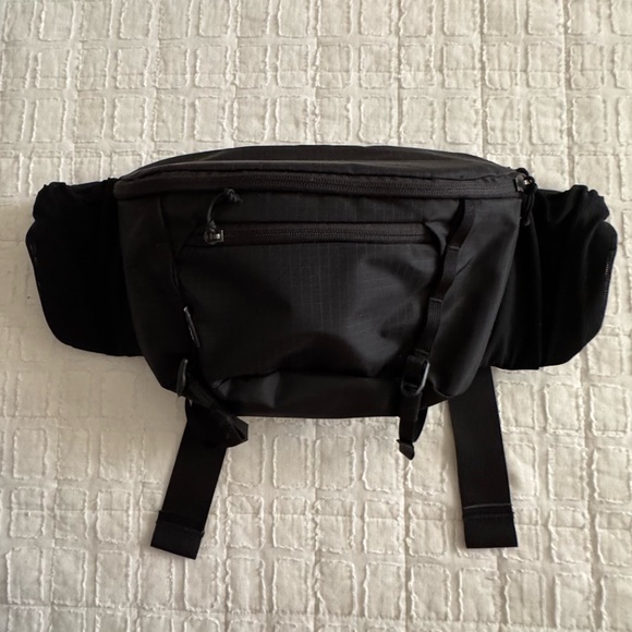 REI Trail 5 Waist Fanny Pack, Black - Picture 1 of 5